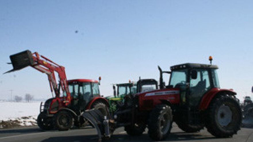 Mljekari opet blokirali ceste!