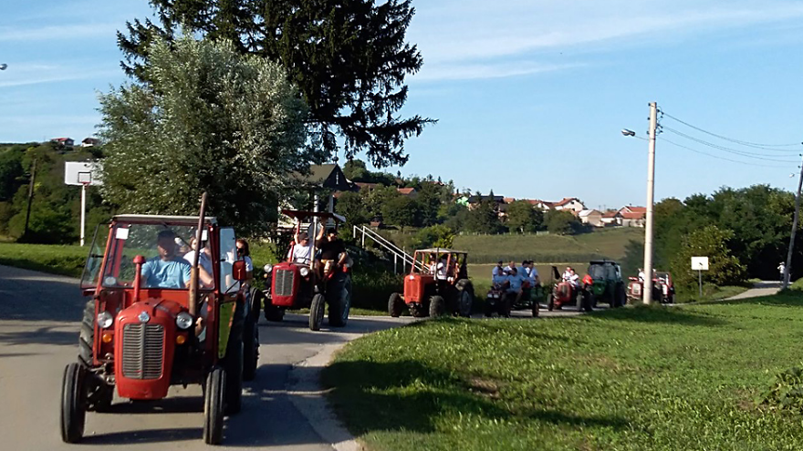 Impresivna povorka kod Novog Marofa, u Traktorijadi sudjelovalo 40-ak traktora