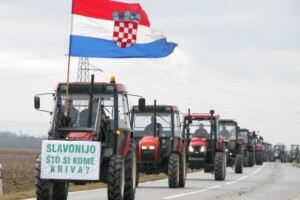 Traktorima blokirali prometnice za bolje uvjete proizvodnje