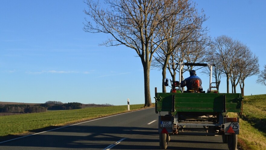 U 8.30 ujutro s 4,25 promila alkohola u krvi vozio traktor!