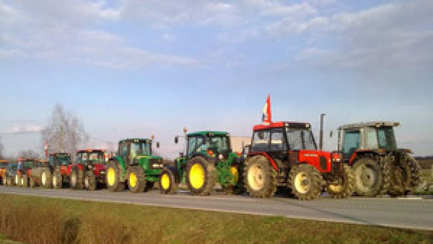 Poljoprivrednici blokirali vinkovački obilaznicu