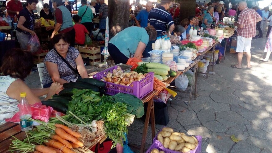 Zašto je uvozno voće i povrće jeftinije od domaćeg?