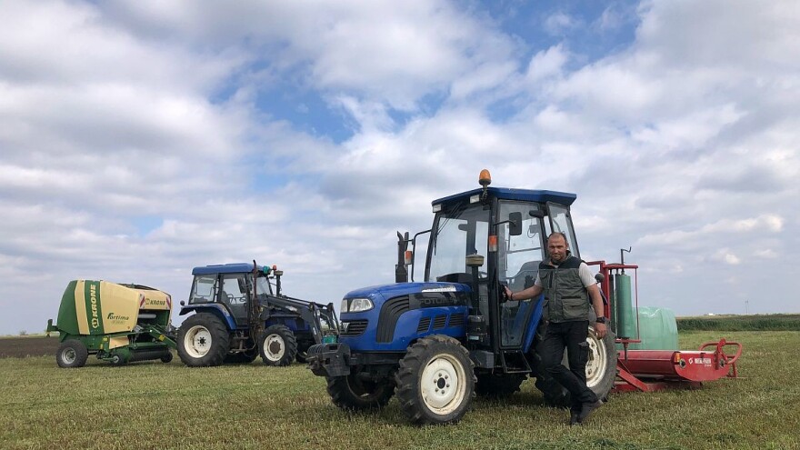 Traktor Lovol 904 neuništiv, ekonomičan i komforan