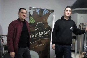 Braća Ćorić iz Gabele u obiteljskoj pivari proizvedu 2.000 litara Trojanskog piva mjesečno i sve uspiju prodati