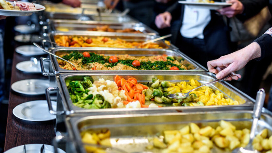 S domjenka u bolnicu: 30 osoba otrovalo se hranom!