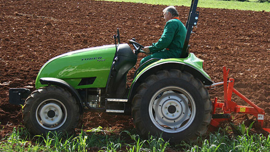 Traktor Labinprogres TPS Tuber 40