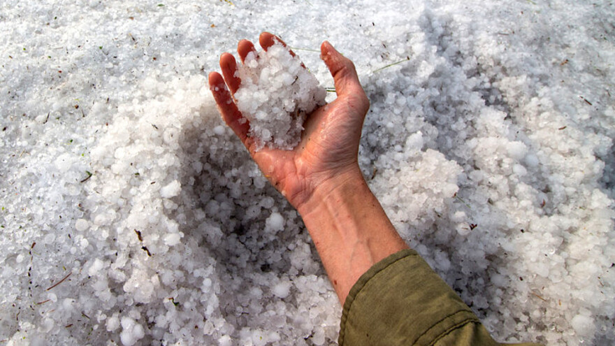 Grad pao u većem delu Srbije - naročito oštećeni ariljski malinari