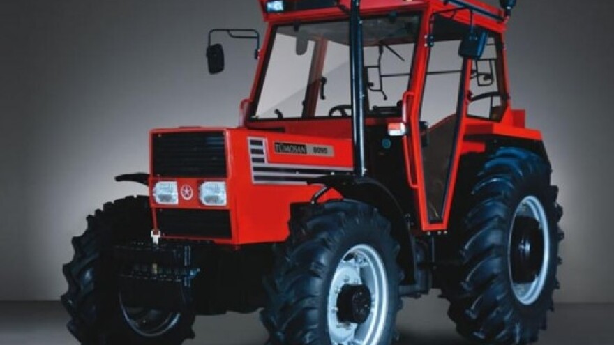 Traktor Tumosan 8000