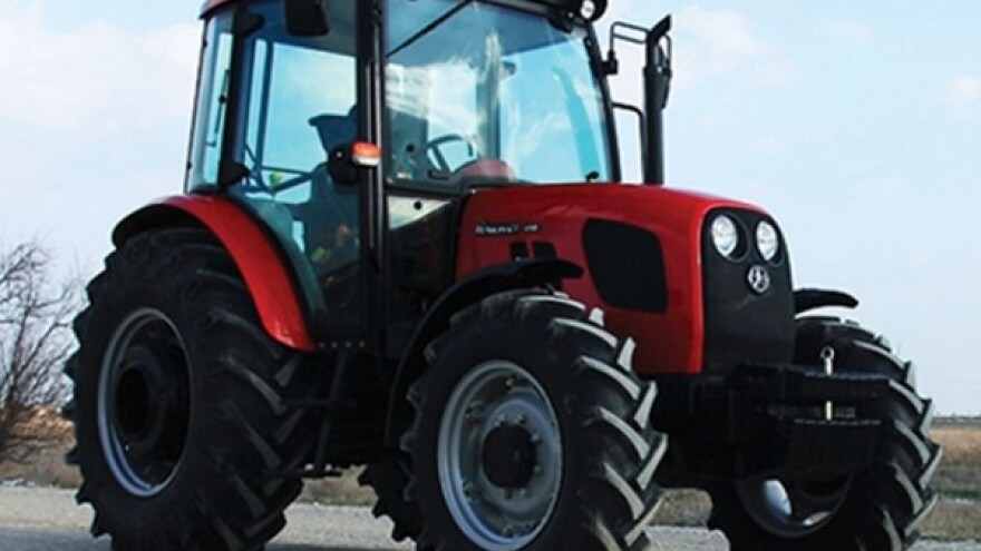 Traktor Tumosan 8100