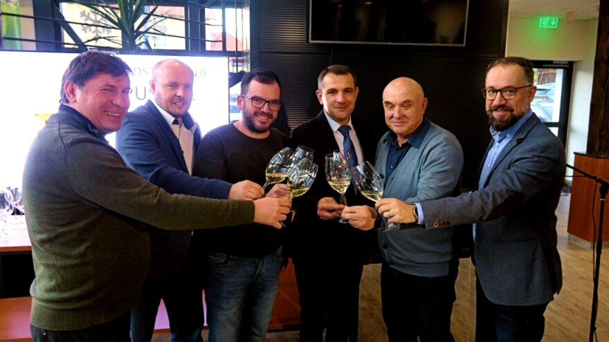 Točka na "i" uživanja u autohtonoj sorti - pušipel dobio posebno dizajniranu čašu