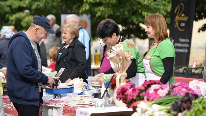 Više od 30 izlagača stiglo na Županijski plac i ponudilo najbolje sa svojih OPG-a