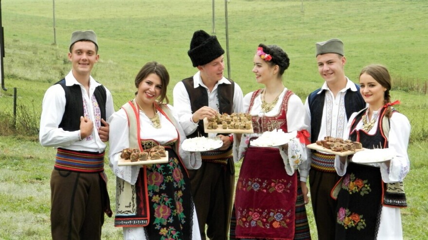 Da ugosti i počasti - čuvanje drevnih navika srpskog seljaka