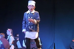 Mali Uroš uz pomoć mame i čokolade pobeđuje diskriminaciju i predrasude