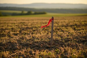 Umjesto posla HZZ u najam daje oranice!