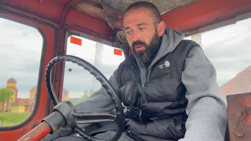 Nije platio saobraćajnu kaznu, pa u zatvor otišao - traktorom