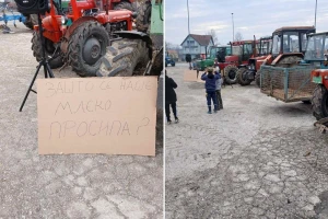 "Zašto se naše mleko prosipa?" - pitaju nezadovoljni poljoprivrednici sa protesta u Mrčajevcima