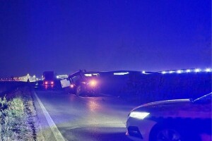 Težak sudar kod Bijeljine: Traktor prepolovljen na cesti