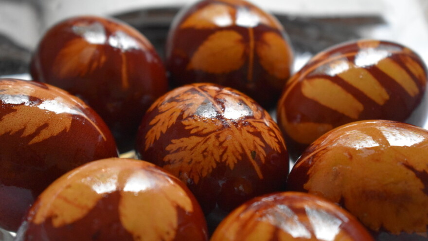 Vaskršnja jaja: U boju, lukovinu ili sa voskom?