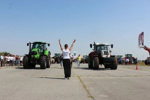 Fendt slavio u utrci traktora, John Deere vozio u rikverc!