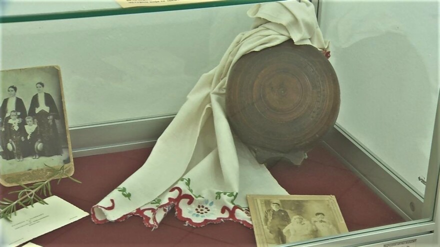 Zaboravljeni svabdeni običaji: Šljivić oko kog se igralo i čutura sa rakijom umesto pozivnice