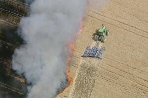 Farmer pobjeđuje podivljali požar!