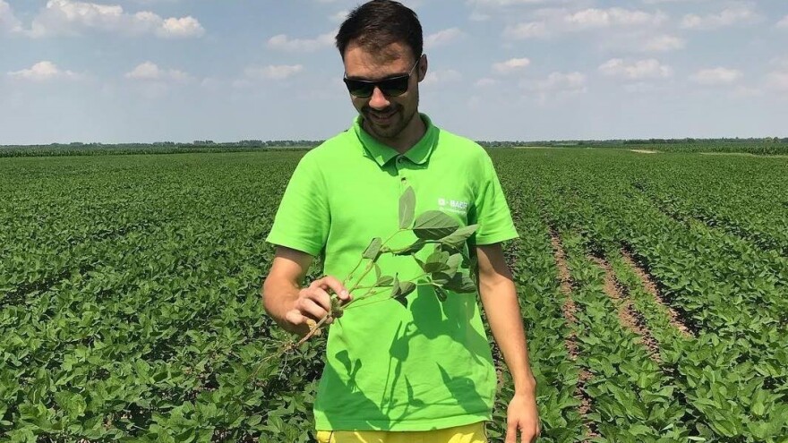 Spremajući ispite čeka žetvu soje, a znanjem uvećava prinose