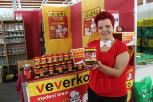 Med + Lešnik = "Nutella" iz prirode