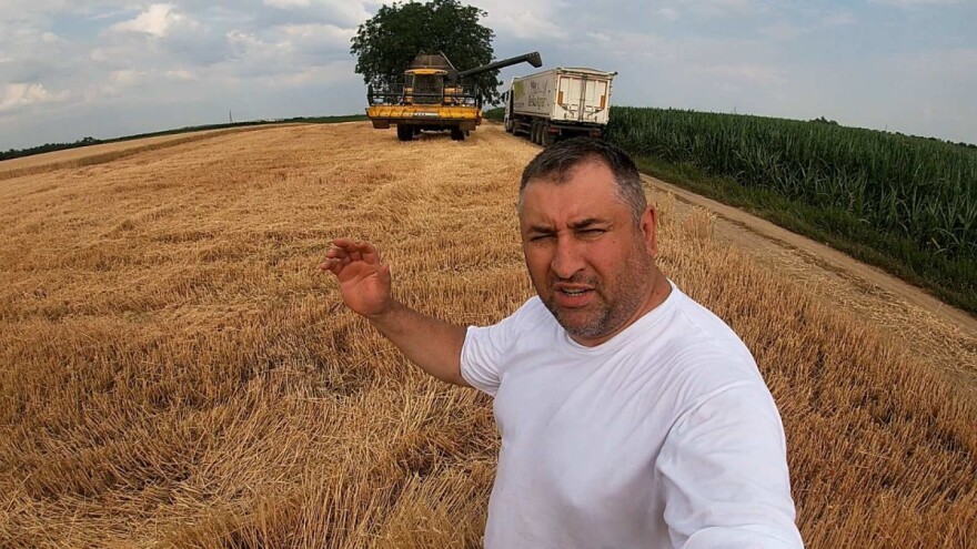 Poljoprivrednik i jutjuber - kako opstaje jedno gazdinstvo u doba krize?