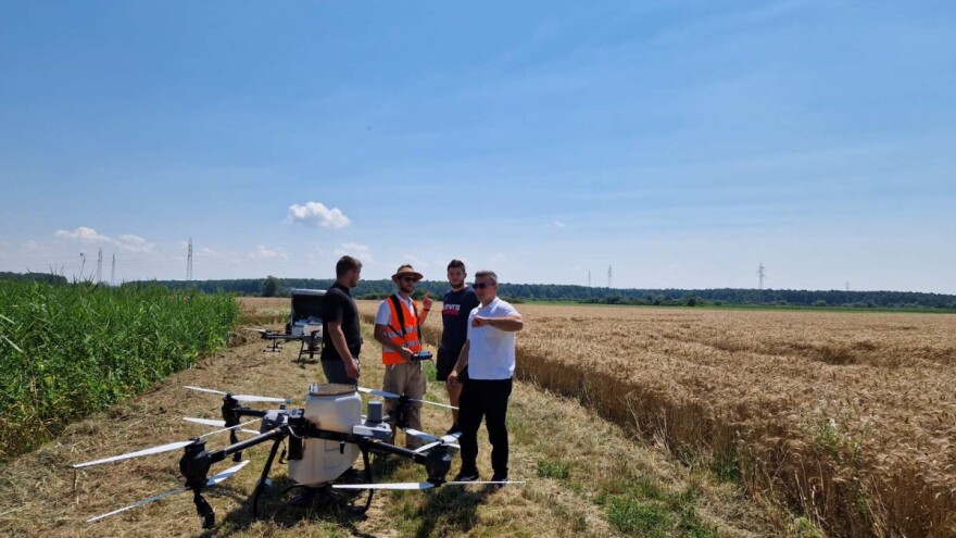 Antunu Degmečiću dronom zasijali 30 hektara strništa