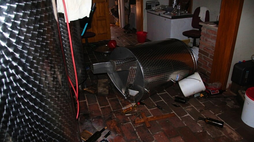 Štete zbrajaju i vinari, Ivici Heraku više se od tisuću litara prolilo u kanal