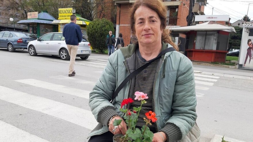 Vinka ljubomorno čuva cveće koje predstavlja simbol starog Vranja