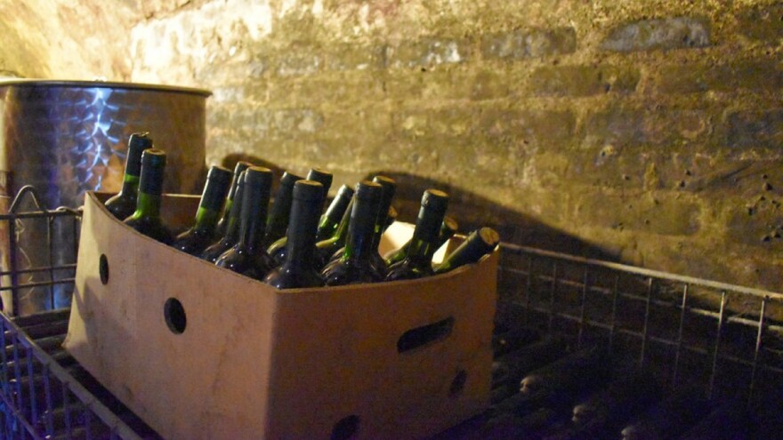 Otkrivena banda osumnjičena za krađu vina u vrijednosti 5 milijuna eura