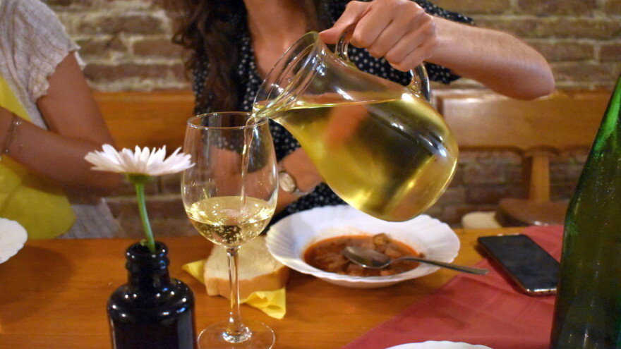 Hrvati najradije biraju domaća vina, a kod izbora regije prednjači Dalmacija