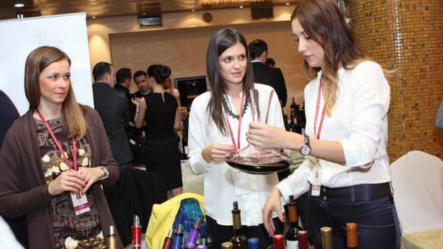 Međunarodni vinski i gastro festival Vinosaur na Staroj Adi