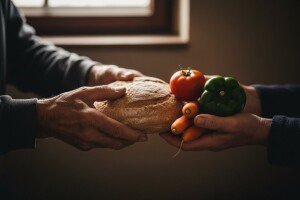 Višak hrane dati siromašnima!