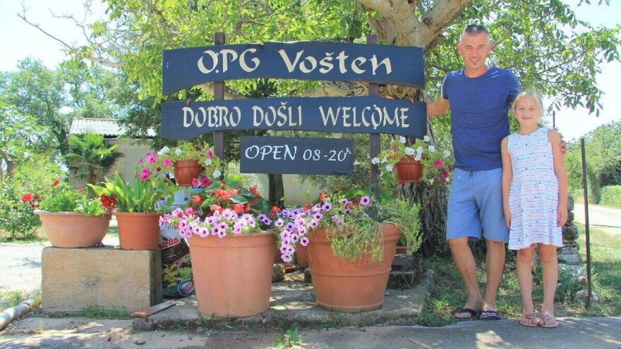 Ti tu živiš? Dobro ti je ovako? - A šta mi fali?, odgovara uspješni maslinar Roberto Vošten