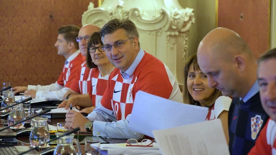 Plenković s predstavnicima trgovačkih lanaca i otkupljivačima: domaće voće i povrće još uvijek teško nalazi svoj put do polica trgovina