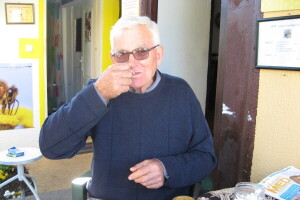 Vladimir Milić od uginulih pčela pravi kapi paparke - tvrdi da su ljekovite