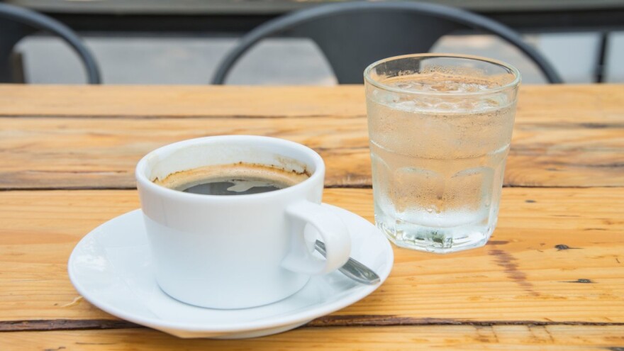 Namirnice koje Hrvati najčešće konzumiraju su - voda i kava