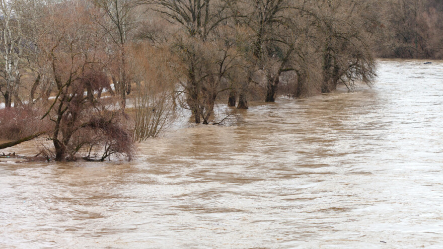 Poplavljene kuće, putevi, poljoprivredna zemljišta, aktivirani novi odroni