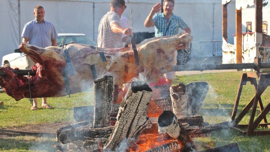 Pečeni vol za finalnu utakmicu Hrvatska-Francuska