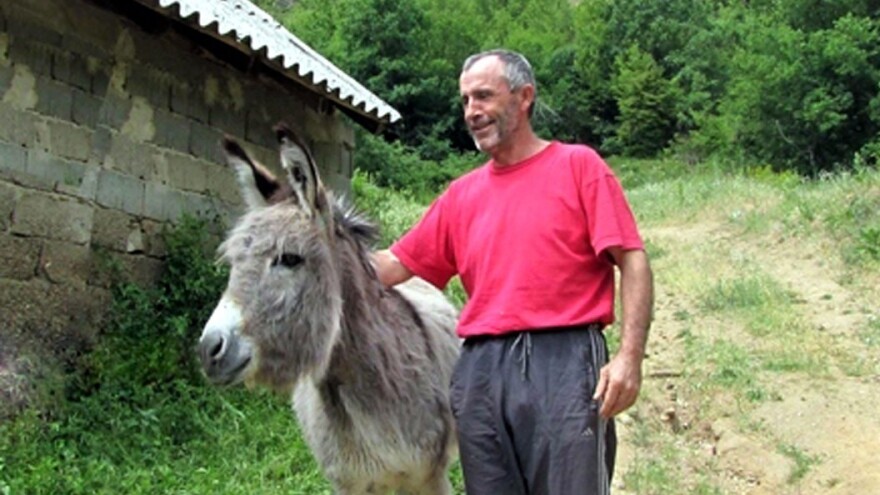 Sa magarcem kroz neprohodne puteve između Srbije i S. Makedonije