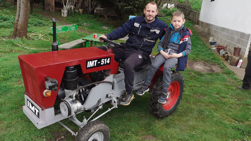 Traktor koji se ne pali na ključ, sa lombardinijevim motorom obrađuje njive?