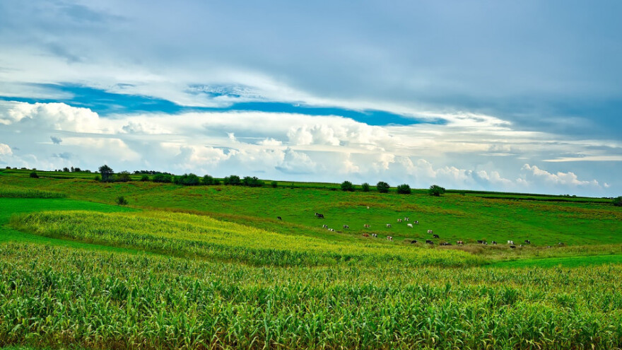 Većinom sunčano uz moguće pljuskove