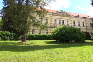 Školski park star 100 godina ima više od 100 vrsta drveća i ukrasnih grmova