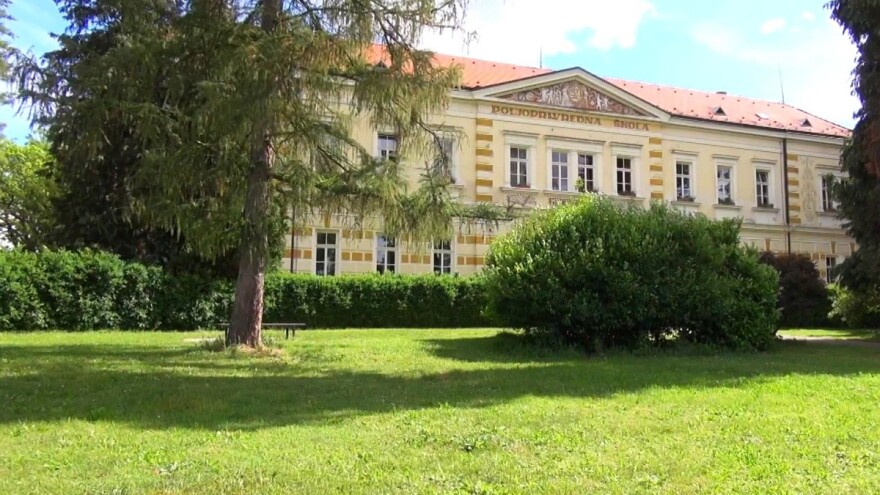 Školski park star 100 godina ima više od 100 vrsta drveća i ukrasnih grmova