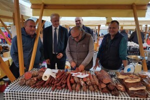 U Zagreb stigao dašak Slavonije - delicije, nastup KUD-ova, zaboravljeni zanati i običaji