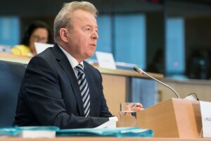 Wojciechowski: Ne smijemo dozvoliti uvoz hrane tretirane pesticidima zabranjenima u EU