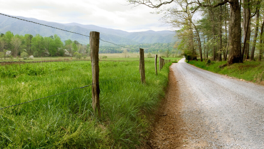 Zapuštena njiva i prazna štala - ogledalo naše države?!