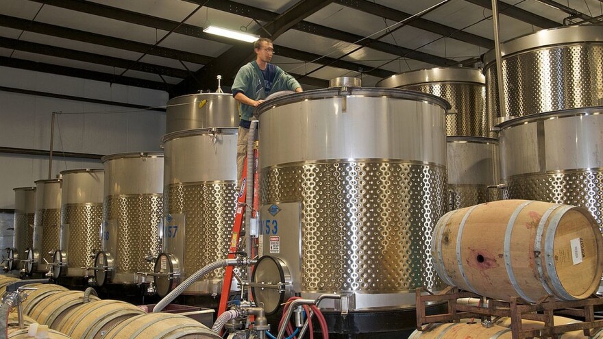 Dodela novca za podršku vinarima i proizvođačima pečuraka